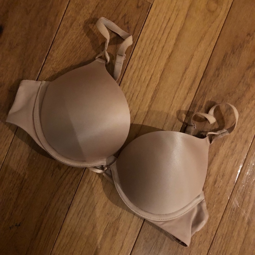 Victoria’s Secret bombshell bra